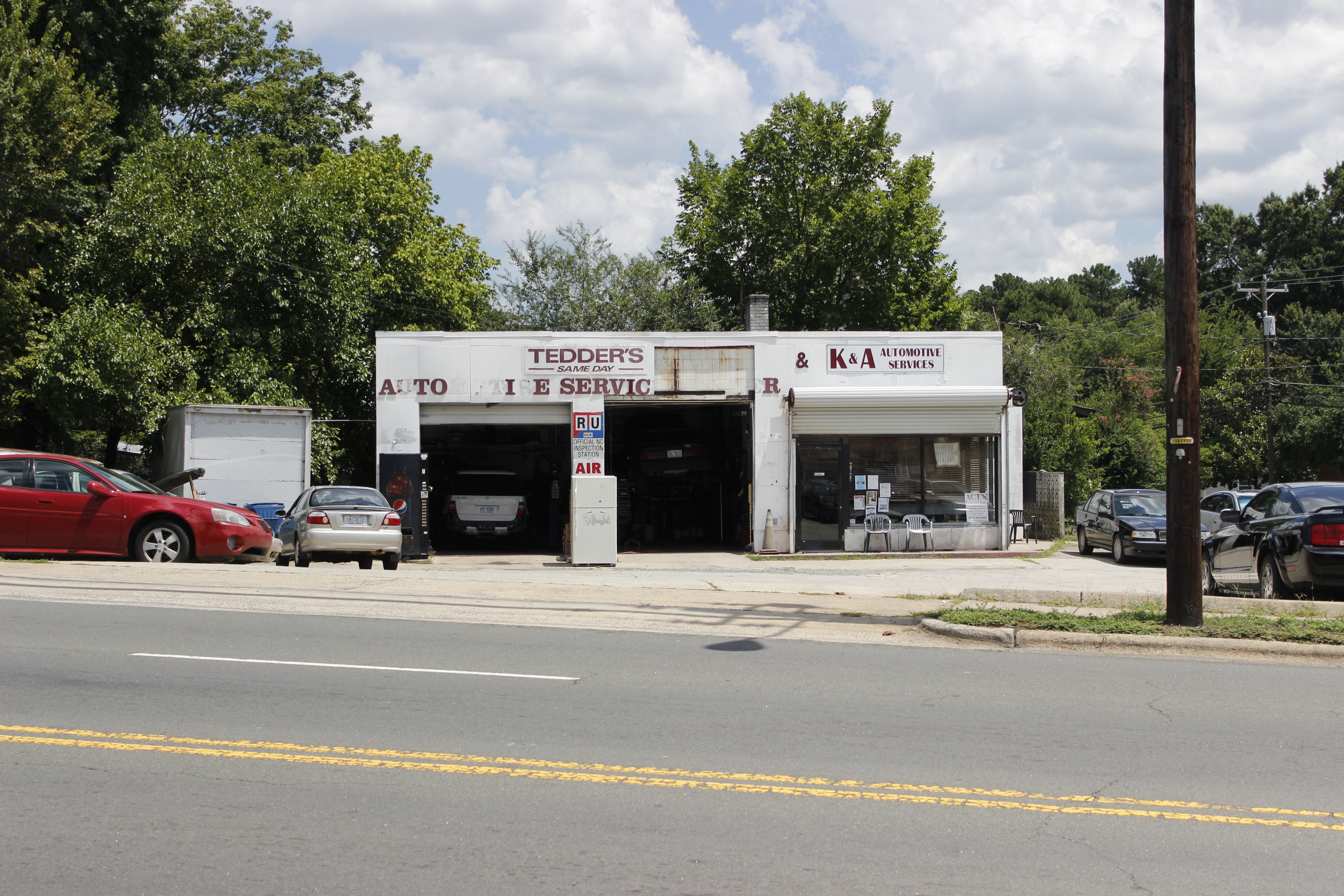 Former site of Thompson's Esso Service Center