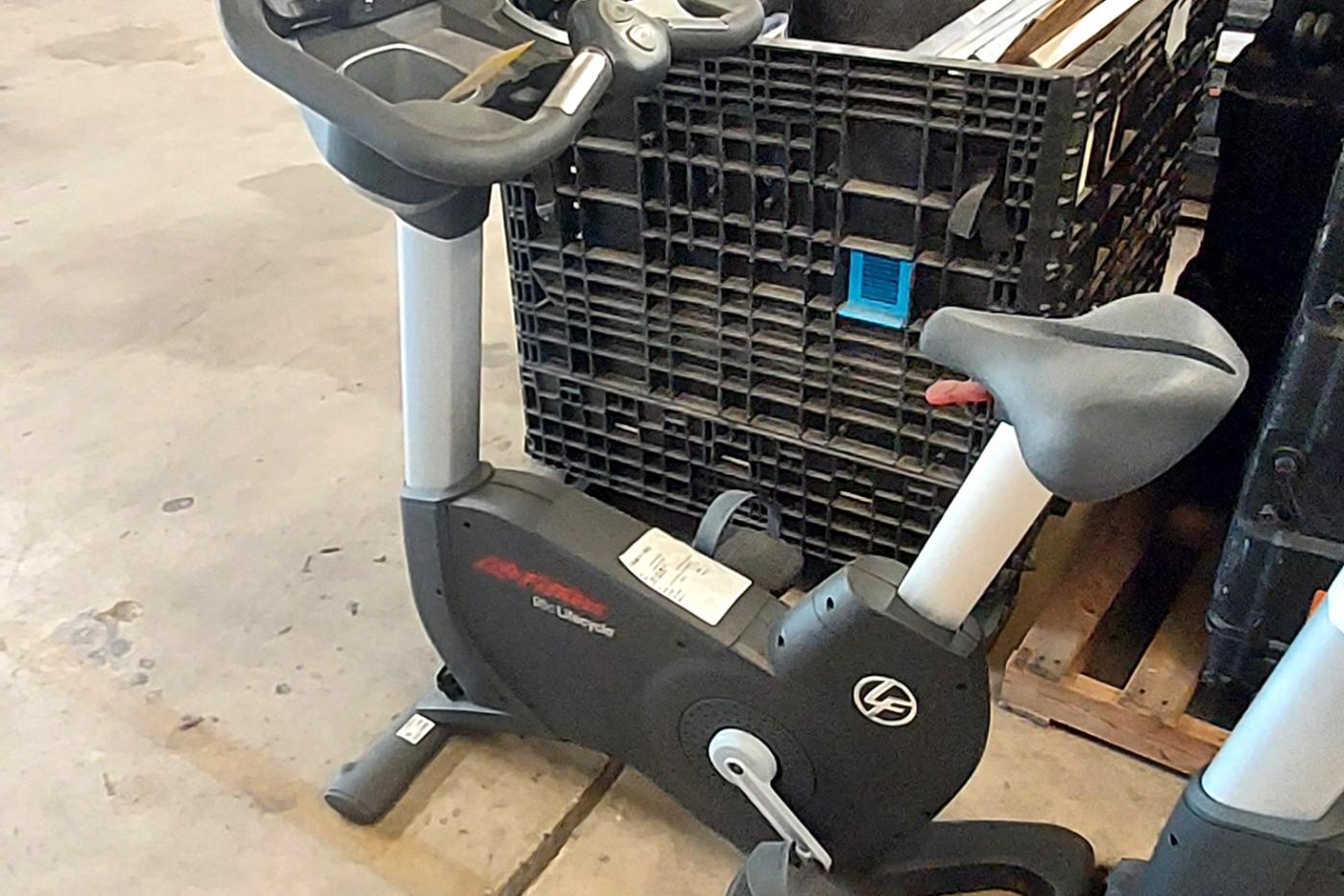 Life Fitness Exercise Bicycle 