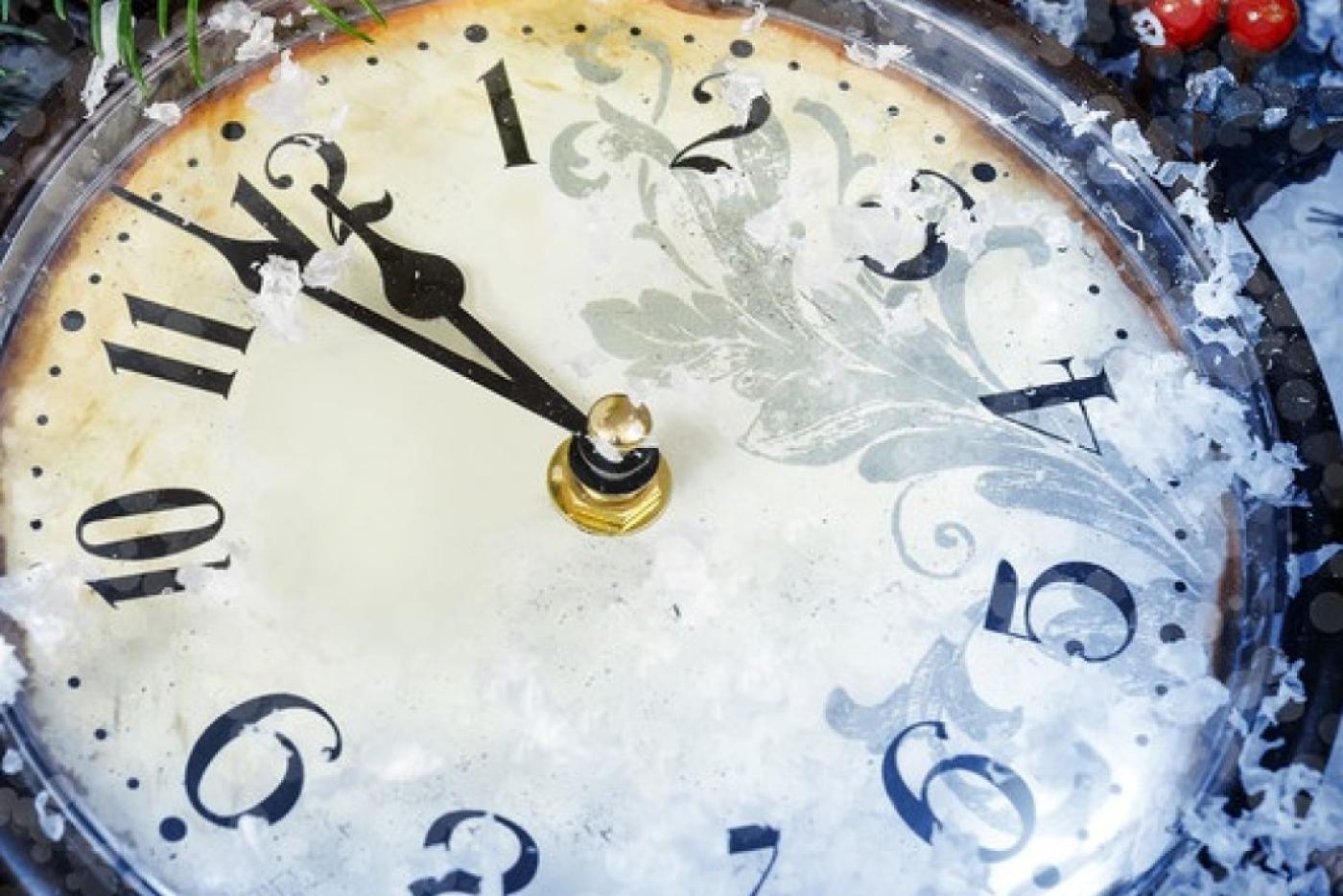 Clock showing time of 11:58 p.m.