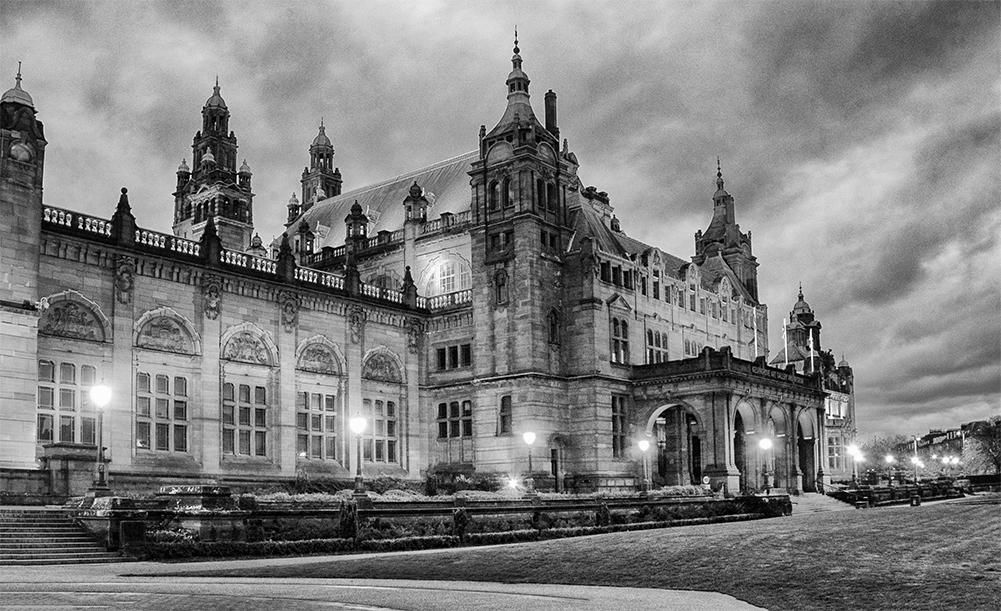 moody black and white nighttime shot of Kelvingrove Art Gallery and Museum, Glasgow, Scotland