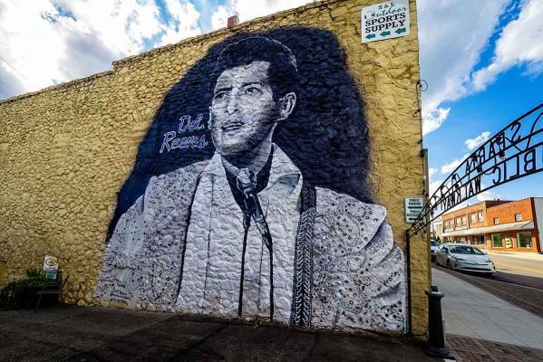 Del Reeves mural