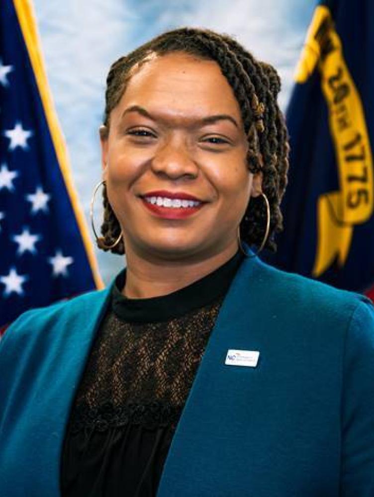 headshot of latasha white