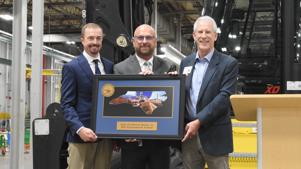From left, Stephen Kelly and Danny Owens from Hyster-Yale Materials Handling Inc., and Secretary Reid Wilson.