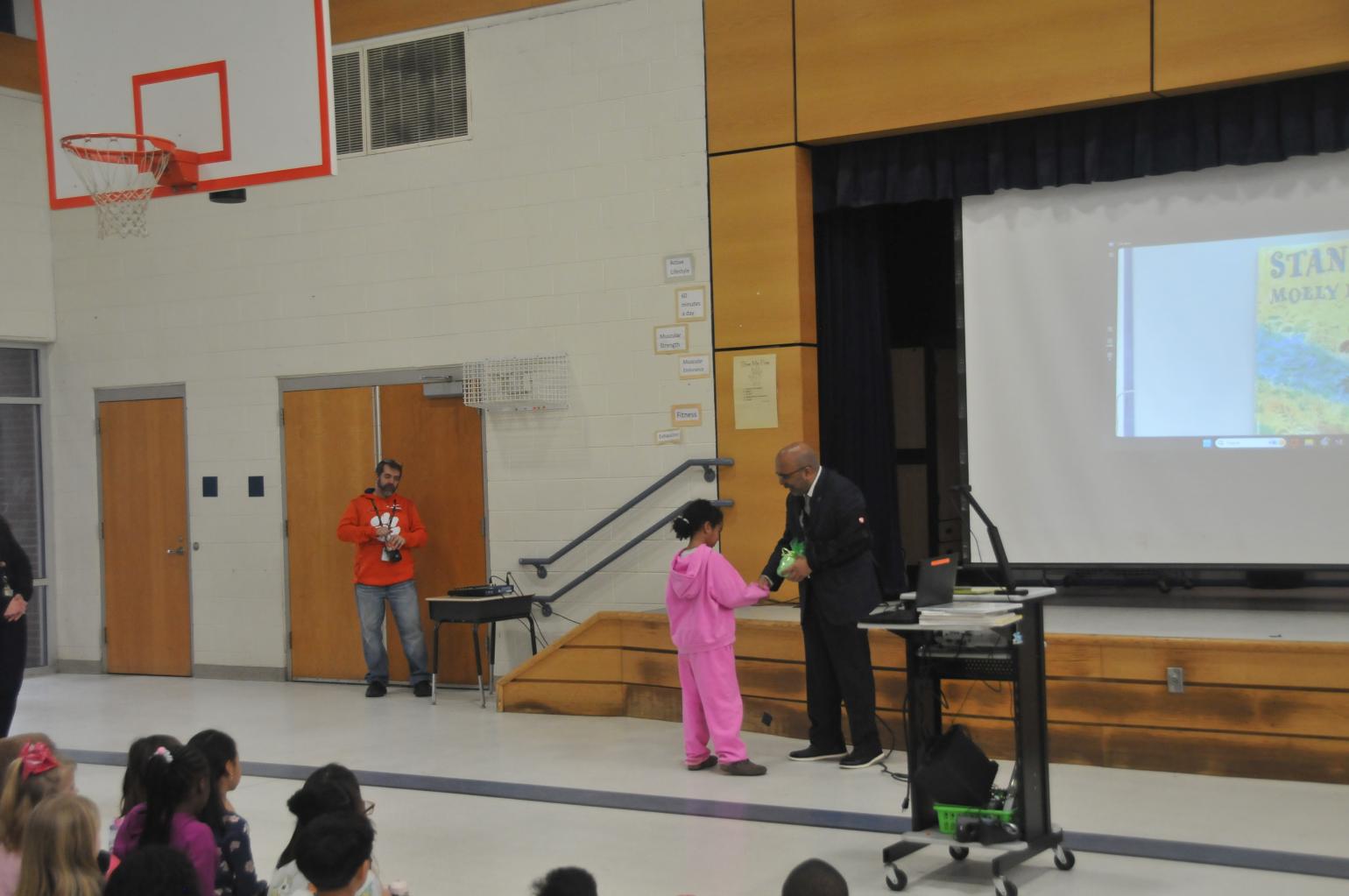 Secretary Sangvai reading to students.