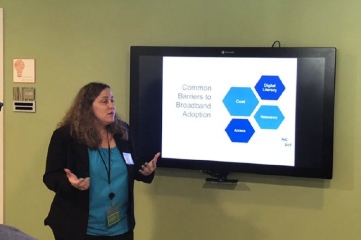 woman presenting at the tv screen