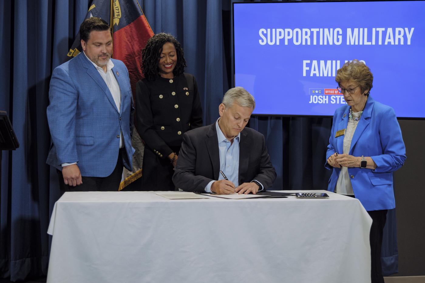  Today Governor Stein signed an executive order aimed at strengthening North Carolina’s military communities.