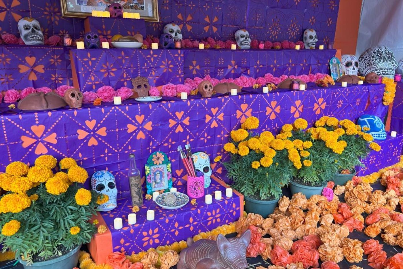 Dia de Oakwood ofrenda by Peter Marin