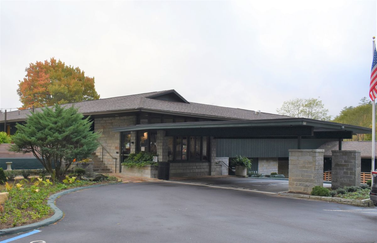 Skyline Lodge, Reception and Porte Cohere (1965), facing southwest