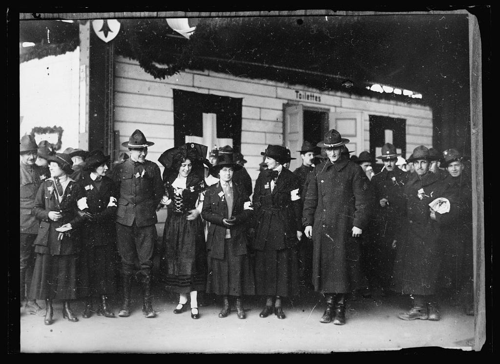 Edgar Hallyburton, pictured here with other prisoners upon his release in Switzerland in 1918. Image Courtesy Library of Congress.