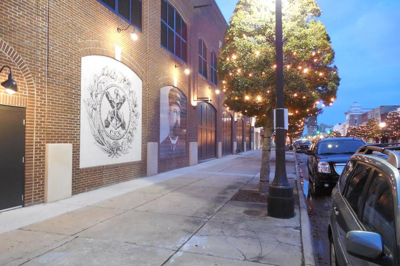 The exterior of the CSS Neuse Museum adorned with holiday decorations.