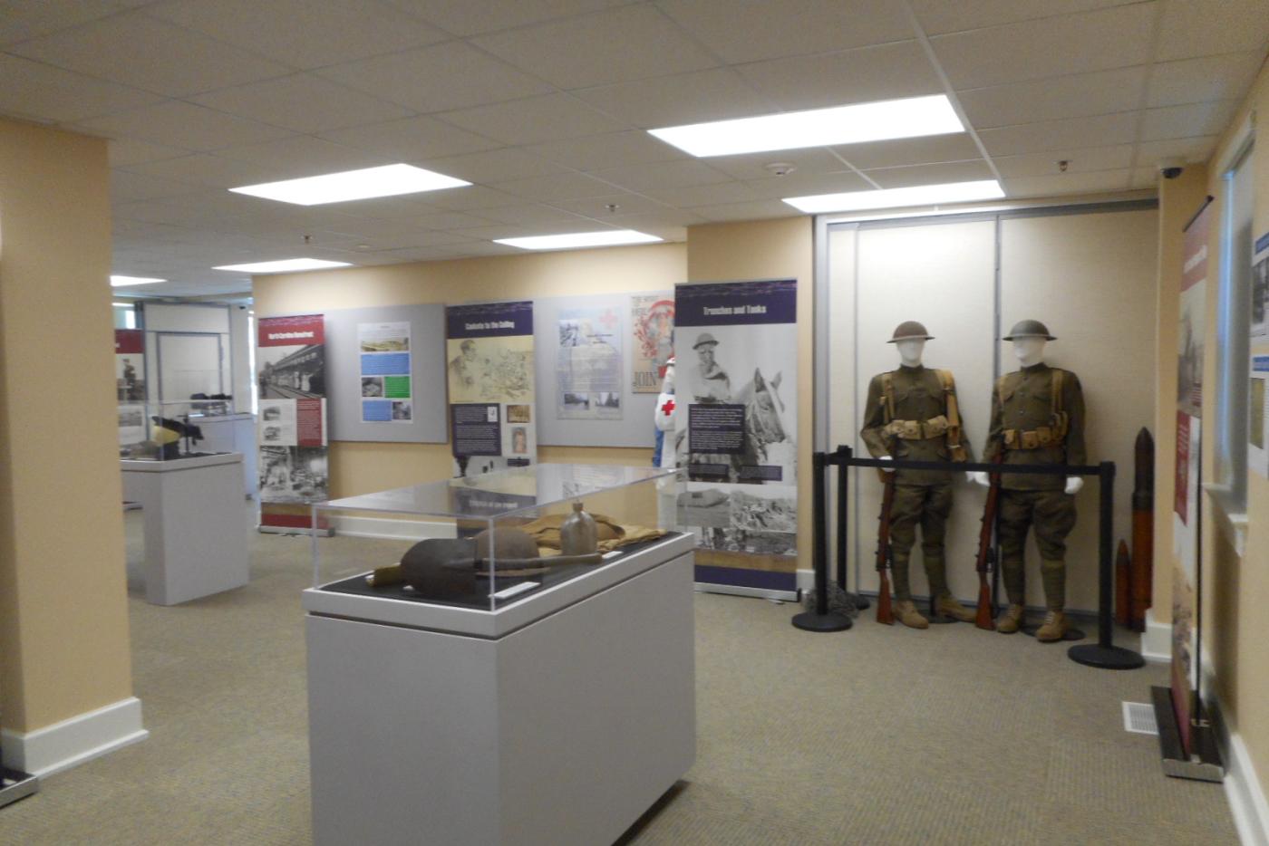 An exhibit full of WWI paraphernalia. 