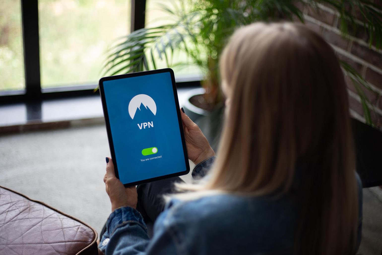 vpn-g1d42772ef_1920.jpg?VersionId=0Ck2mvWLLYdf.8OisjWGwYfXTSB7P9Qvu0026itok=POz_jy0-