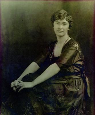 Gertrude Dills McKee