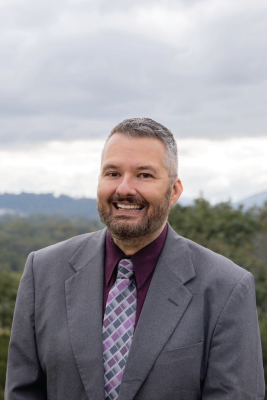 Headshot of Ken Ulmer.