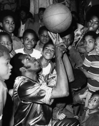 Meadowlark Lemon delights entranced youngsters at Nickerson Recreation Center. in Los Angeles, circa 1972. Image from the Los Angeles Public Library.