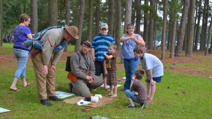 Civil War re-enactors explain artillery rounds to kids Civil War re-enactors explain artillery rounds to kids
