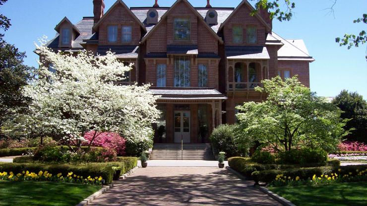 NC Governors Mansion in the spring