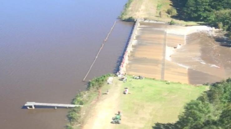 Woodlake Dam (MOORE-040) during Hurricane Matthews 2016 Woodlake Dam (MOORE-040) during Hurricane Matthews 2016