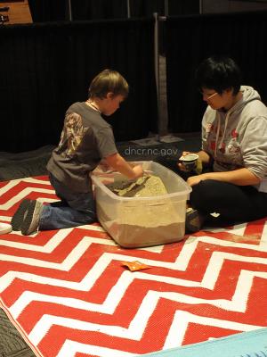 Yu Shih teaching kids about archaeology
