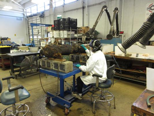 Yu Shih cleaning a cannon