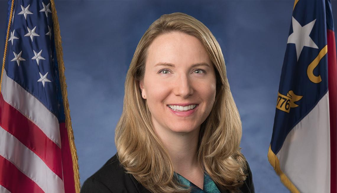Headshot of Laura Hogshead