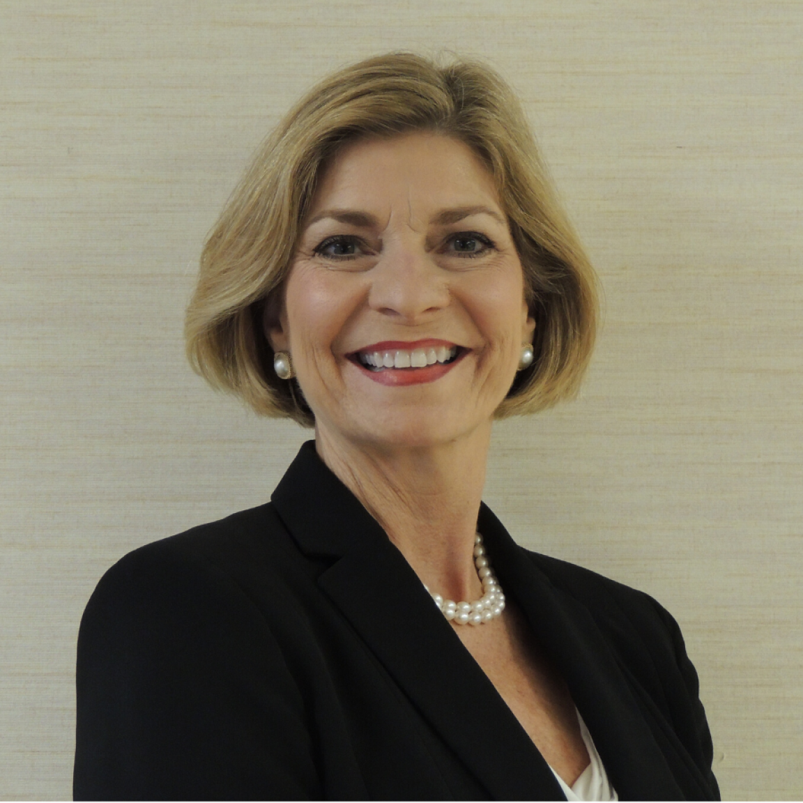 Headshot of Beth Freshwater Smith.