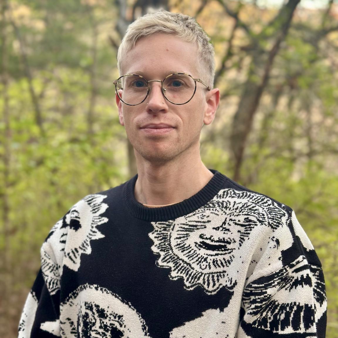 Image of Scott Frawley in front of a wooded background